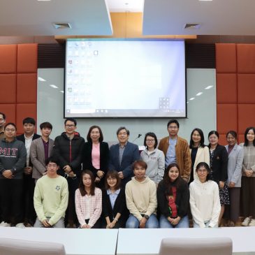 Research Administration Division Organize training in writing research articles For researchers in the new researcher development project Khon Kaen University Fiscal year 2023