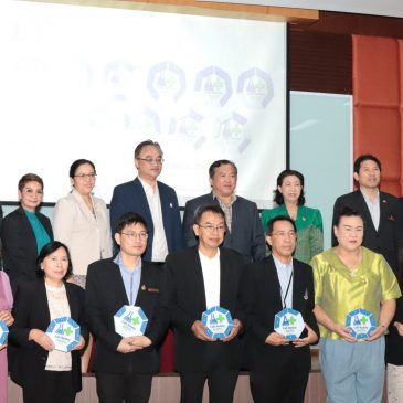 Awarding the laboratory standard accreditation seal in the form of Peer evaluation